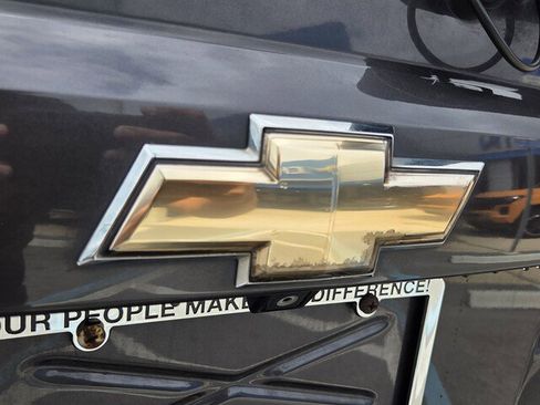 Used 2010 Chevrolet Suburban LT w/ Luxury Package AWD/4WD image 17