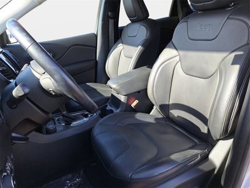 Used 2020 Jeep Cherokee Limited image 16