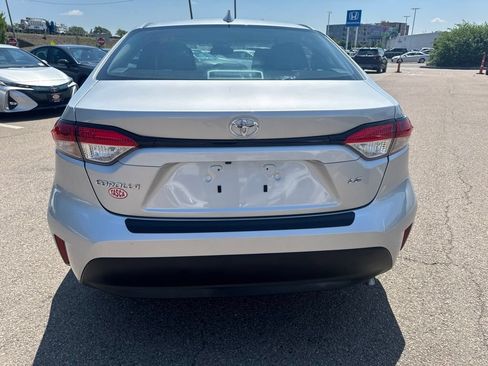 Used 2026 Toyota Corolla LE w/ LE Premium Package FWD image 5
