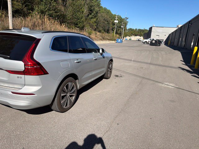 Used 2022 Volvo XC60 B5 Momentum w/ Protection Package Premier FWD image 6