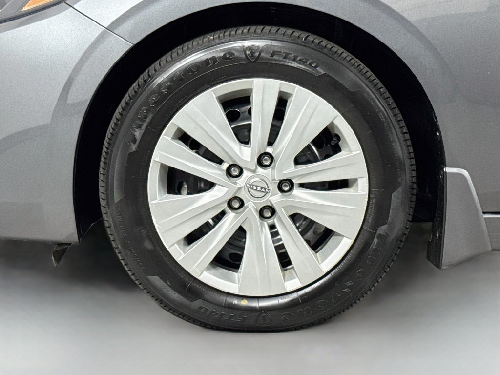 Used 2025 Nissan Sentra S FWD image 12