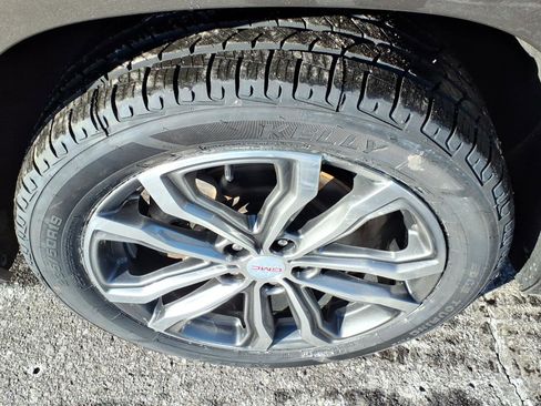 Used 2019 GMC Terrain Denali w/ Advanced Safety Package image 5