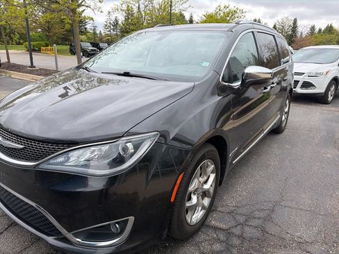 Used 2017 Chrysler Pacifica Limited w/ Advanced Safetytec Group FWD image 6