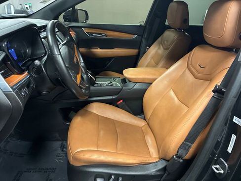 Used 2020 Cadillac XT5 Premium Luxury FWD image 9