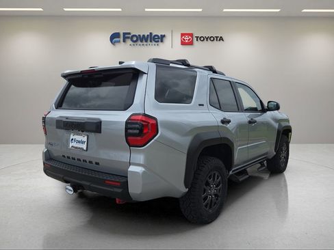 New 2026 Toyota 4Runner SR5 AWD/4WD image 7