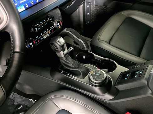 Used 2024 Ford Bronco Outer Banks image 17