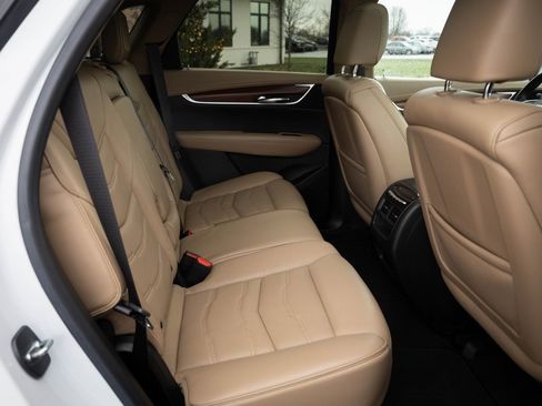 Used 2017 Cadillac XT5 Platinum w/ Driver Assist Package image 33