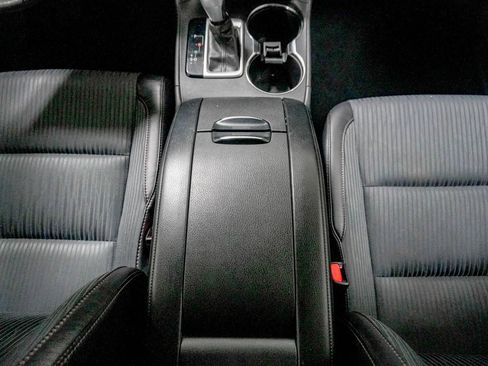Used 2016 Toyota Highlander Plus FWD image 28