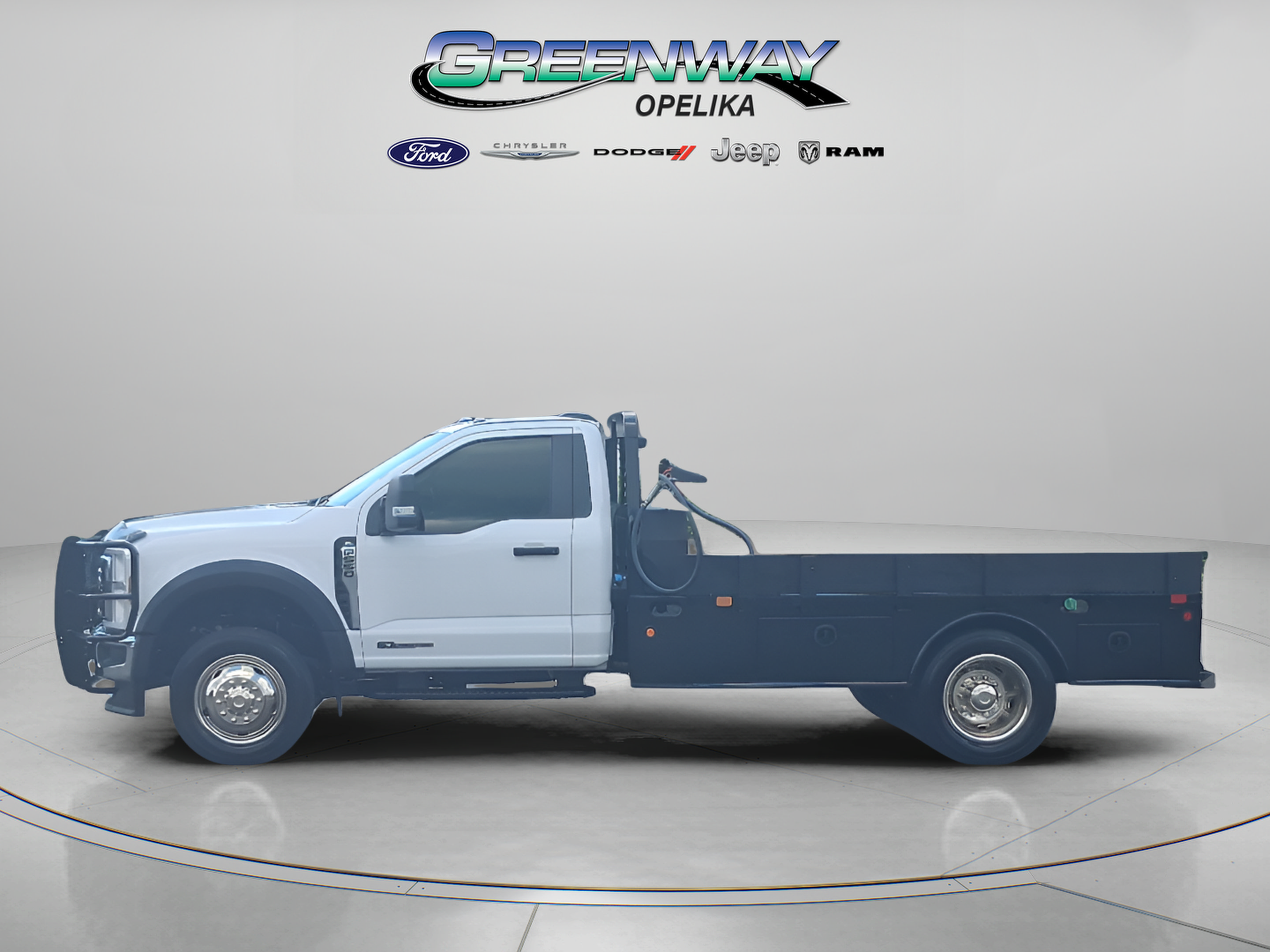 Used 2023 Ford F550 4x4 Regular Cab Super Duty image 3