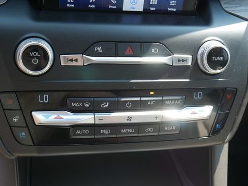 Used 2020 Ford Explorer Platinum w/ Premium Technology Package AWD/4WD image 23