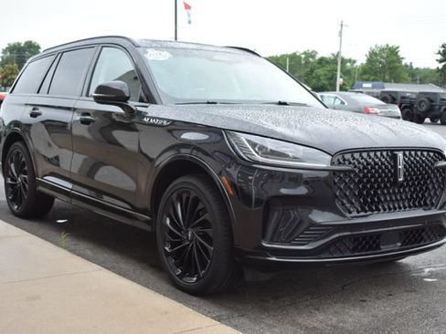 Used 2025 Lincoln Aviator Reserve w/ Equipment Group 201A AWD/4WD image 13
