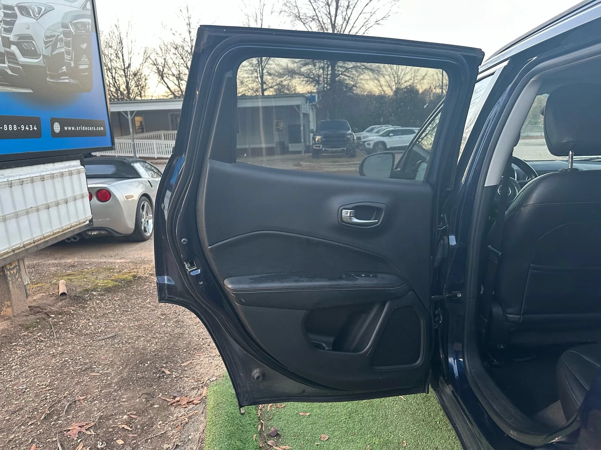 Used 2018 Jeep Compass Latitude w/ Cold Weather Group AWD/4WD image 14