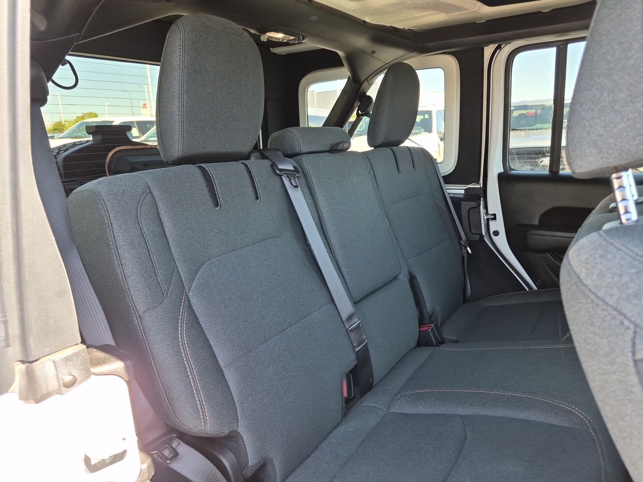 Used 2024 Jeep Wrangler Unlimited AWD/4WD image 29