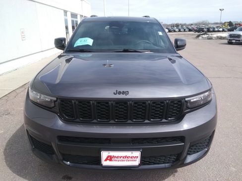 Used 2023 Jeep Grand Cherokee L Laredo image 3