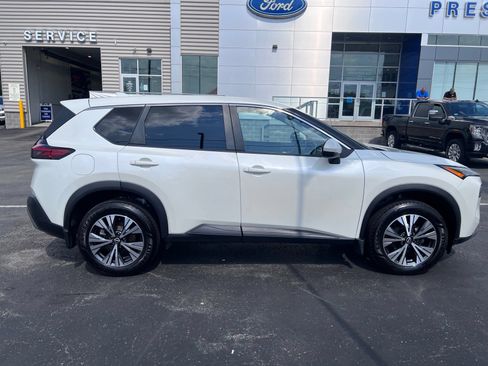 Used 2022 Nissan Rogue SV AWD/4WD image 9