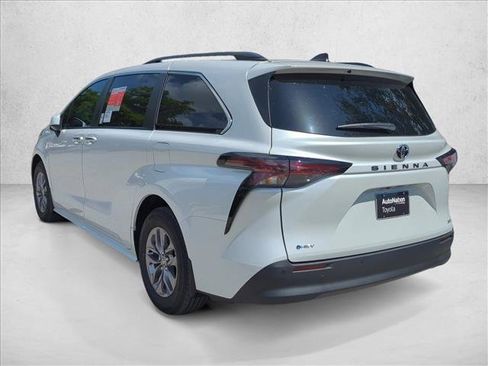 New 2026 Toyota Sienna XLE FWD image 6