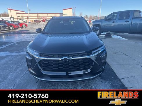 New 2026 Chevrolet Trax LT w/ Sunroof Package image 2