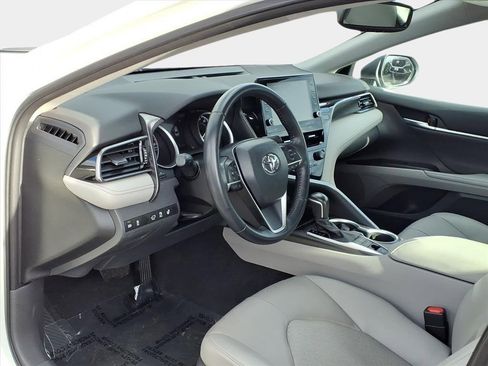 Used 2021 Toyota Camry XLE image 8