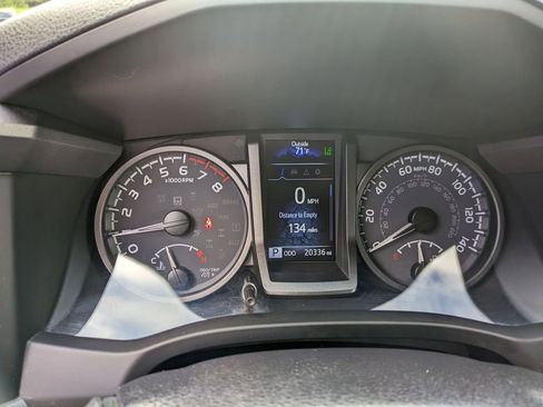 Used 2022 Toyota Tacoma TRD Off-Road image 15