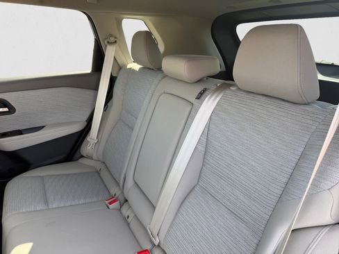 Used 2023 Nissan Rogue SV image 14