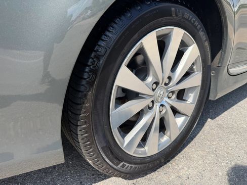 Used 2011 Toyota Avalon Limited FWD image 31