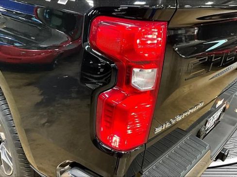 Used 2023 Chevrolet Silverado 1500 LT AWD/4WD image 23