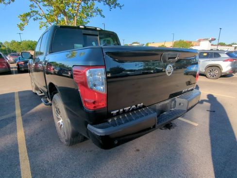 Used 2021 Nissan Titan SV w/ SV Convenience Package AWD/4WD image 4