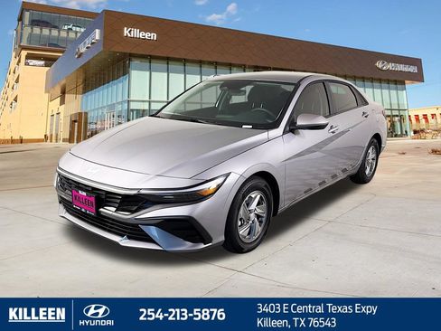 Used 2026 Hyundai Elantra SE FWD image 4
