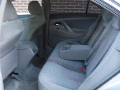 Used 2010 Toyota Camry LE image 14