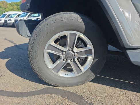 Used 2020 Jeep Wrangler Unlimited Sahara image 13