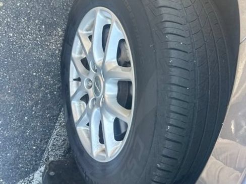 Used 2018 Chrysler Pacifica LX FWD image 9