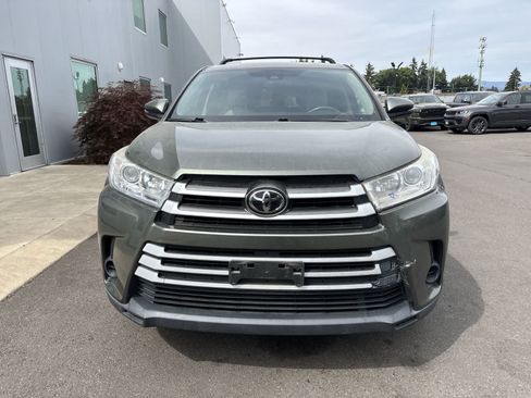 Used 2017 Toyota Highlander LE AWD/4WD image 6