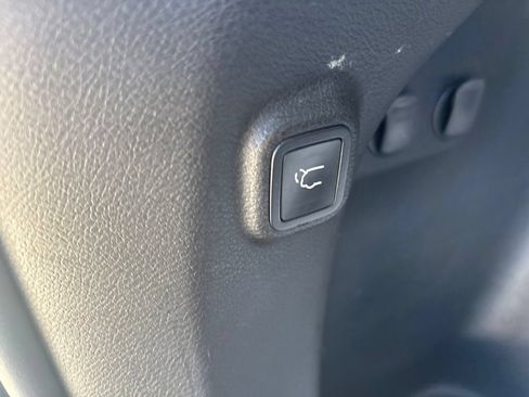 Used 2019 Jeep Cherokee Limited AWD/4WD image 29