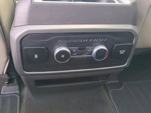 Used 2021 Ford Expedition XLT image 18
