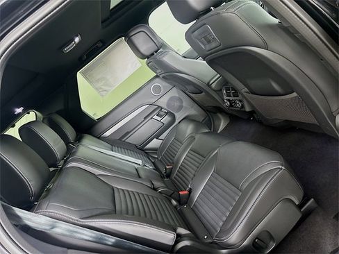 Used 2024 Land Rover Discovery Dynamic SE image 27