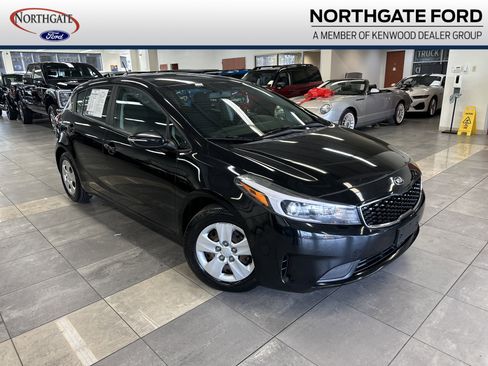 Used 2017 Kia Forte LX image 1
