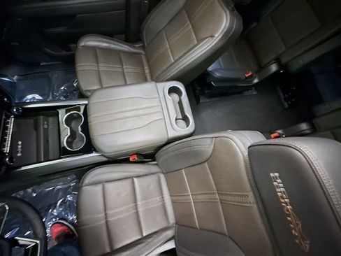 Used 2025 Chevrolet Tahoe High Country AWD/4WD image 24