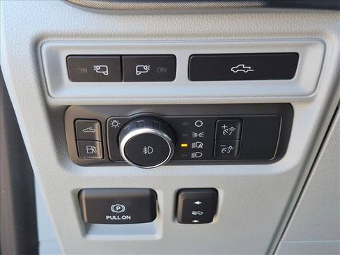 Used 2022 Ford F150 Limited AWD/4WD image 15
