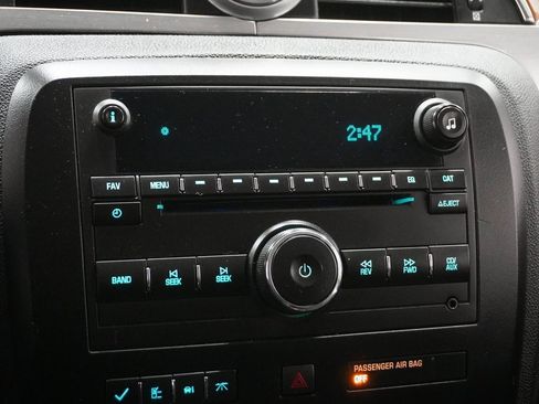 Used 2010 Buick Enclave CX w/ Driver Confidence Package image 22