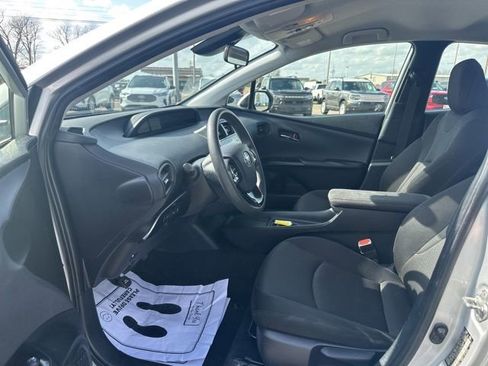 Used 2022 Toyota Prius LE image 28