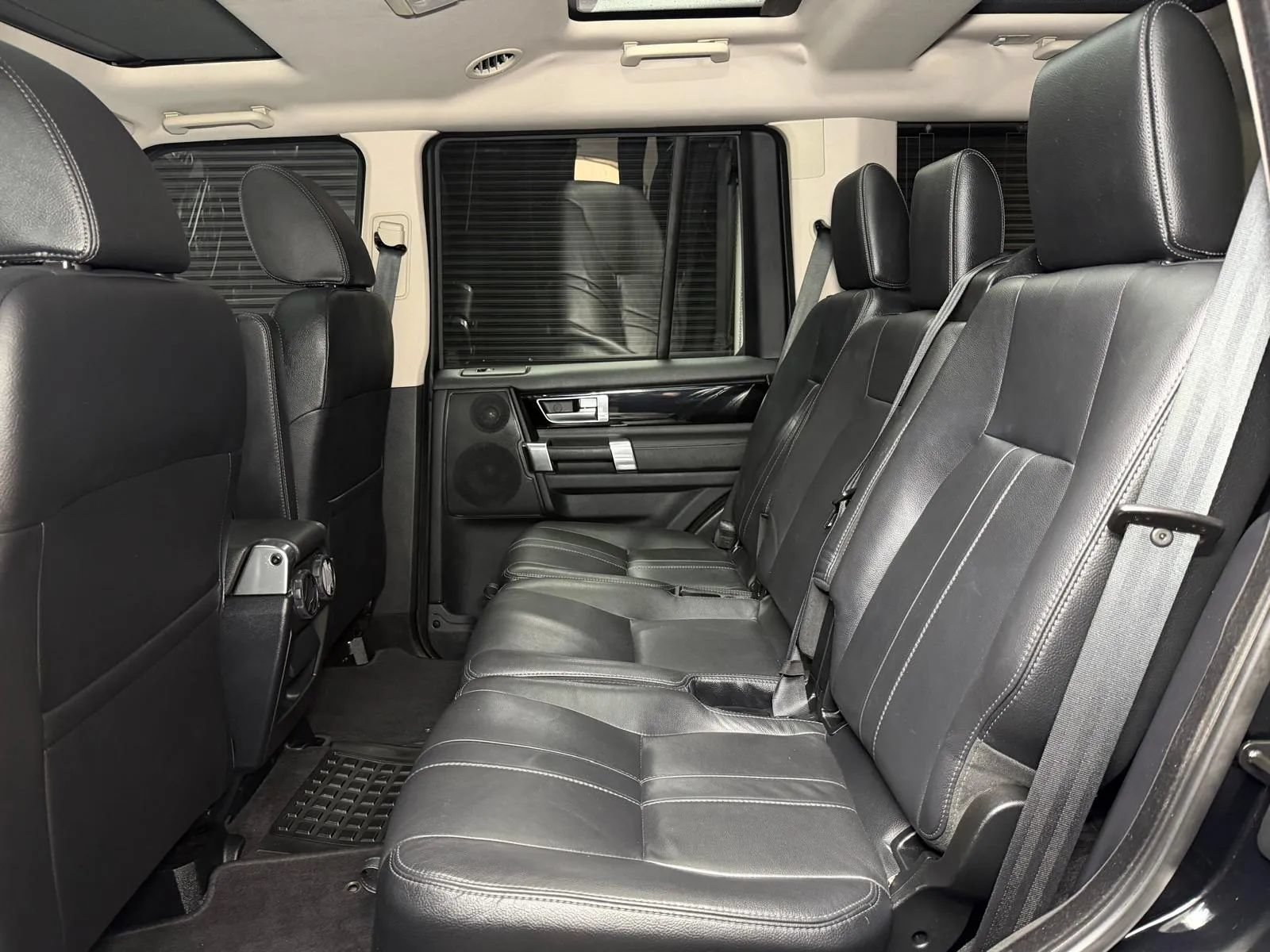 Used 2015 Land Rover LR4 HSE AWD/4WD image 23