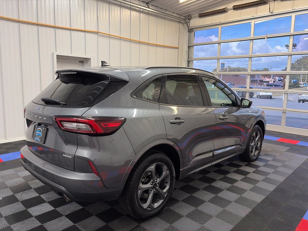 Used 2023 Ford Escape ST-Line AWD/4WD image 4