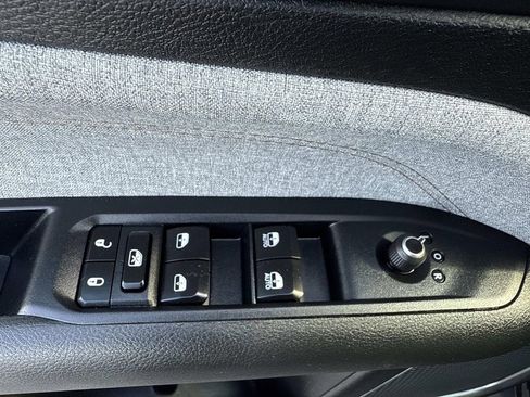 Used 2023 Jeep Compass Latitude image 19