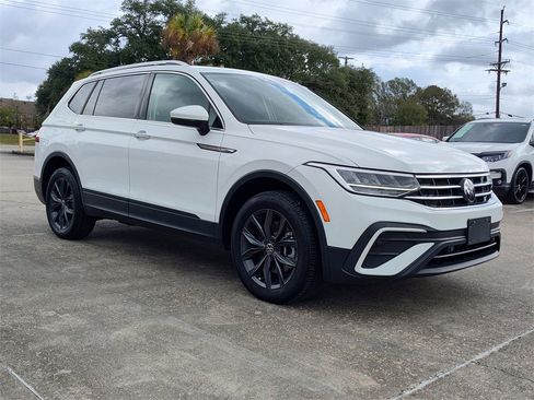 Used 2022 Volkswagen Tiguan SE image 16