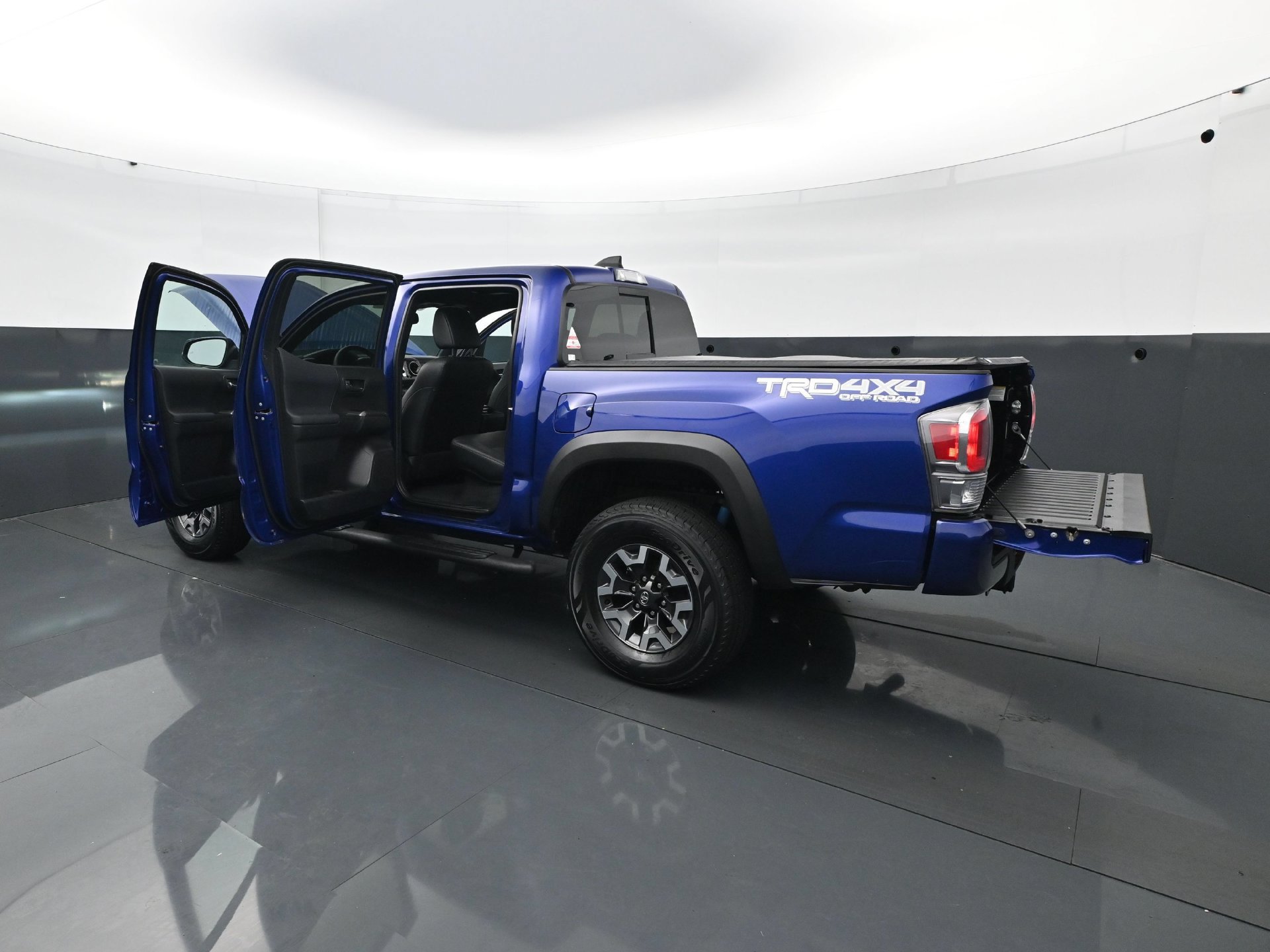 Used 2022 Toyota Tacoma TRD Off-Road w/ TRD Premium Off Road Package AWD/4WD image 32