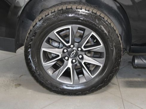 Used 2023 Chevrolet Suburban Z71 w/ Luxury Package image 17