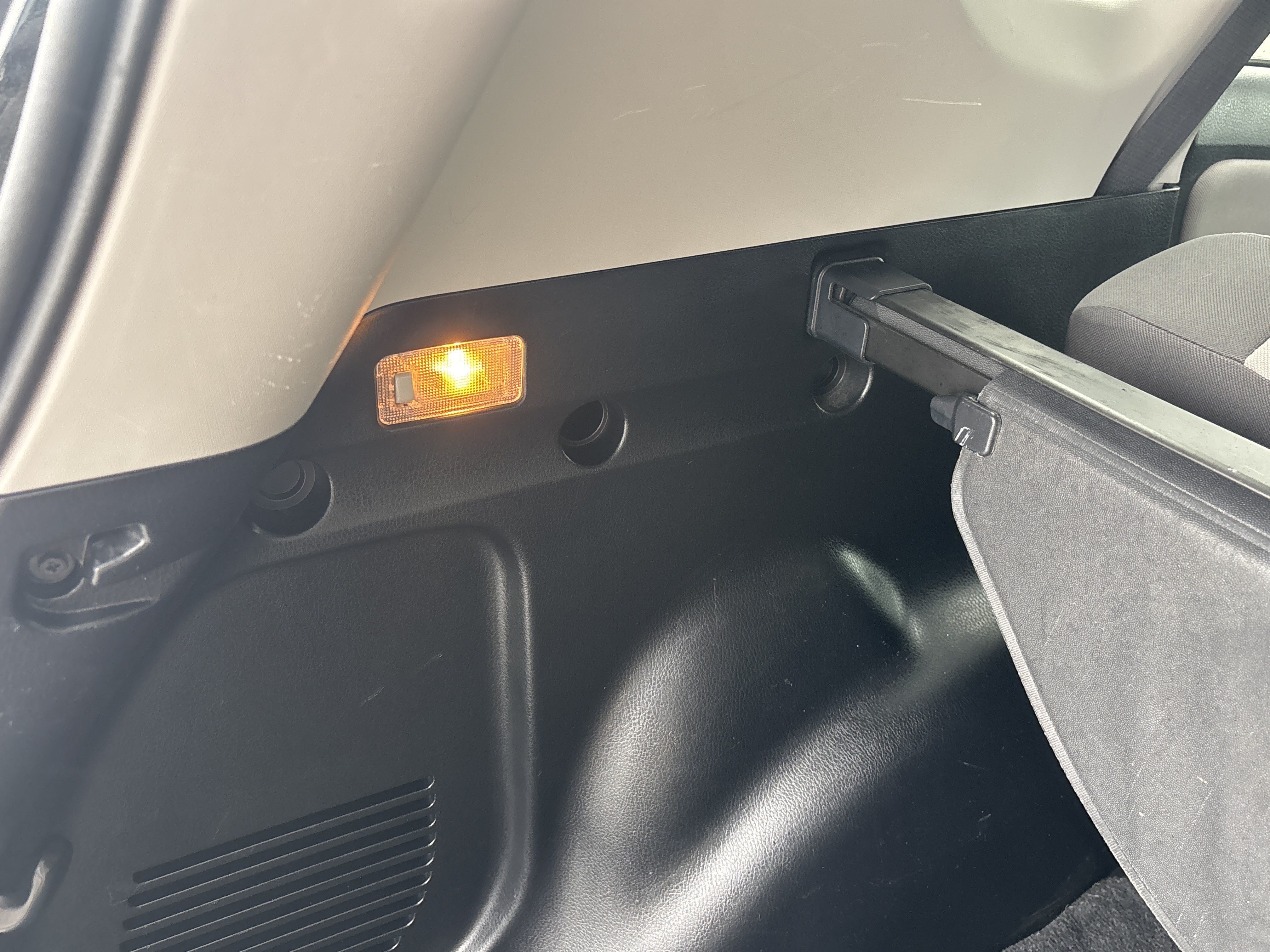 Used 2015 Toyota RAV4 XLE FWD image 32