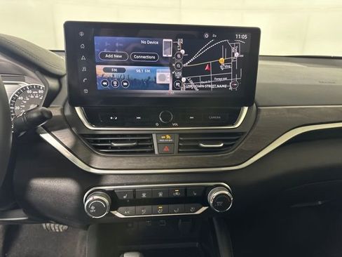 Used 2023 Nissan Altima 2.5 SV w/ SV Premium Package image 21