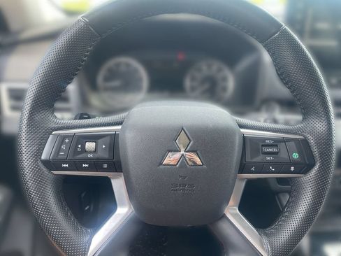 Used 2025 Mitsubishi Outlander SE AWD/4WD image 5