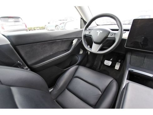 Used 2022 Tesla Model Y Performance AWD/4WD image 9